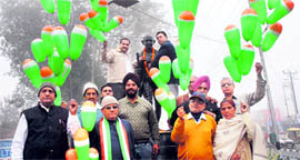 Members of an NGO release balloons to mark the death anniversary of Father of the Nation Mahatma Gandhi in Karnal on Saturday.