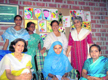 Harmala Gupta with volunteers