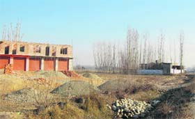 Despite a ban, there is no halt to constructions on agricultural land in the Kashmir valley
