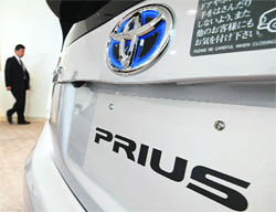 ON BUMPY ROADS: Toyota's 3-G Prius is displayed at a showroom in Tokyo on Wednesday. Its North American and Japanese dealers had received complaints of insufficient braking on the new Prius hybrid when driving over bumpy roads.