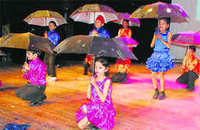 Tiny tots of Swami Ram Tirtha Public School present a dance on the annual show, SPLASH 2010, at Tagore Theatre, Chandigarh, on Wednesday.
