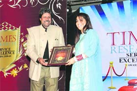 Ashu Chandhok Sekhon of Gurgaon receives the Times Research Award for the best interior designer from Kapil Dev at Hotel Crowne Plaza in Gurgaon