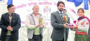 MP Anurag Thakur gives away prize to a student during the annual function of a school at Hamirpur on Thursday.