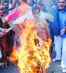 Members of the Nav Yuwak Rajput Sanghathan burn a cut-out of actor Salman Khan to protest against his recent release Veer', in New Delhi on Friday.