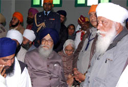 Tamil Nadu Governor Surjit Singh Barnala attending the antim ardas of chief of Dera Rumi Wala Sant Baba Khem Singh at Bhucho Kalan village near Bathinda