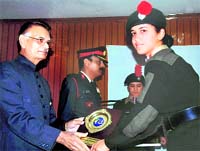 Punjab Governor Shivraj Patil presents a memento to Nayeea Vinayak