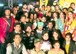 Students of SCD Government College strike a pose at RIMT, Mandi Gobindgarh