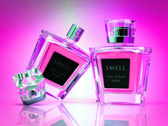  While wearing a perfume, make sure that you apply it on your pulse points like wrists and neck