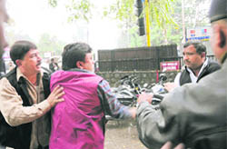 Workers of the Congress fight with each other in Dehradun