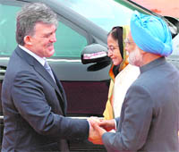 President of Turkey Abdullah Gul shakes hands with Prime Minister Manmohan Singh as President Pratibha Patil looks on at the Rashtrapati Bhawan on Tuesday.