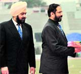 IOA President Suresh Kalmadi receives the SAG Flag from his Bangladesh counterpart General Mubin (unseen) during the closing ceremony in Dhaka on Tuesday