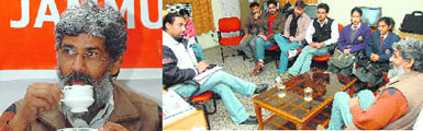 Ravinder Singh Jamwal, famous sculptor; and members of The Tribune team and DPS students in conversation in Jammu.