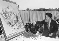Punjabi University Vice-Chancellor Jaspal Singh pays tributes to writer Santokh Singh Dhir in Mohali on Sunday.