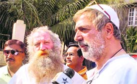 Foreigners give a first eye account of the explosion in Pune.