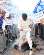BSP workers burn an effigy of party general secretary Man Singh Manhera in Karnal
