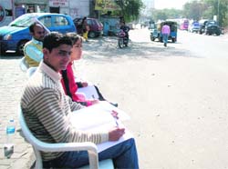 Students of Jammu University conduct a survey on the flow of traffic in Jammu on Monday. 