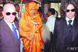 Soham Baba with his foreigner body guards.
