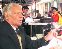 Om Parkash Malik sitting in the open to press upon his demand of shifting back of local court to Ambala Cantt. 