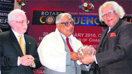 HK Dua, Editor-in-Chief of The Tribune group of publications and a Rajya Sabha member being honoured with Shreyas Award by Dr Abid Hussain during a function at Panjab University in Chandigarh on Saturday.