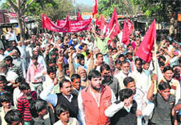 Members of the CPM and Uttarakhand Krantikari Manch participate in a rally against the UPA in Haridwar on Saturday.