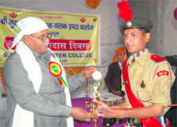 Harbans Kapoor, Speaker of the Uttarakhand Vidhan Sabha, presents an award to an NCC cadet at Shri Guru Nanak Public School, Dehradun, on Saturday. 
