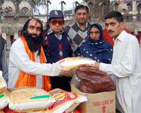 Free ration being distributed among migrated Hindu families from Pakistan in Amritsar