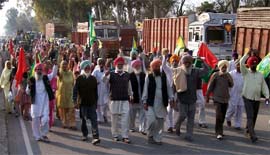 Farmers, labourers and trade unions carrying out a rally in Moga seeking action against those involved in the murder of Sadhu Singh Takhtupura on Wednesday
