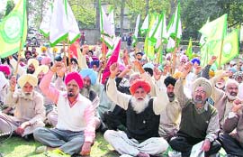 Farmers stage dharna outside the mini secretariat in Ludhiana on Wednesday