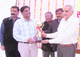 DC Ajit Joshi receives the Sonepat Citizen Award-2010 from SP MS Sheoran