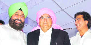 The CM with MP Raj Babbar at the Press Club on Saturday.