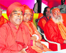 Swami Harisantoshanand, general secretary of the Akhil Bharatiya Sant Samaj, addresses mediapersons in Haridwar.