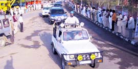 Dera Sacha Sauda followers queue up as their guru arrives in the Sirsa courts on Thursday.