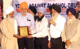 Baba Sewa Singh being honoured