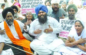 Victims of 1984 riots protest against Sajjan Kumar at Jantar Mantar in New Delhi on Friday.