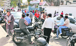 Parents and guardians wait to pick their wards from a school, leading to traffic chaos in Ludhiana 