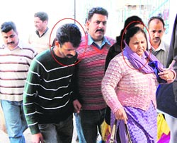 A vigilance team arresting ETO Kumari Nirmal and assistant Neeraj Kumar (both encircled).