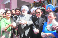 Justice Mehtab Singh Gill and Justice SD Anand release pigeons on the occasion of the inauguration of a judicial complex in Bathinda