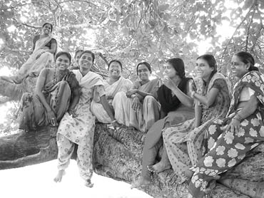 Khabar Lahariya's women reporters 