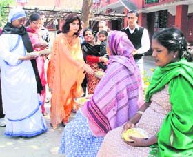 Members of the Womens Empowerment Forum distribute sweets at Mother Teresas Home near Talli Morh in Jammu on Sunday.