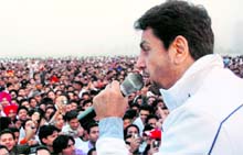 Noted singer Gurdas Mann performs at Jalandhar on Sunday
