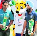 Indian hockey captain Rajpal Singh (R), his team mate Prabjot Singh (L) together with Shera the mascot of the XIX Commonwealth Games 2010 during a promotional event in New Delhi on Sunday