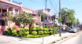 The Municipal Corporation, instead of removing the encroachments, has erected boundaries in front of the houses in Urban Estate. 