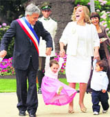 Chiles new President Sebastian Pinera and his wife Cecilia Morel arrive with their grandchildren at the presidential palace at Vina del Mar.