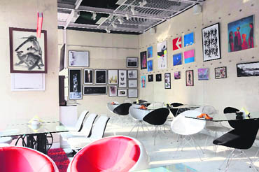 The works of art adorning the walls of restaurants and cafes bear testimony to the fact that art pervades all spaces