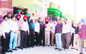 Employees of the BSNL hold a lunch-hour demonstration in Ludhiana
