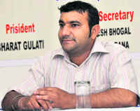 Bharat Gulati, President of Doon Tiger Cricket Academy addresses a press conference in Dehradun on Tuesday.