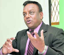 Vaidya Balendu Prakash of the Vaidya Chander Prakash Research Foundation addresses the media in Dehradun on Monday.
