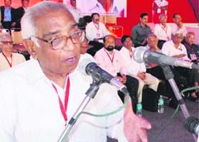 Centre of Indian Trade Unions chief MK Pandhe addresses delegates during a conference at Zirakpur
