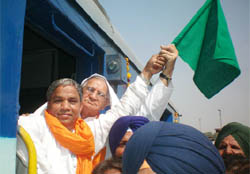 Former MP Virender Kataria flags off Sriganganagar-Nanded superfast train at Sriganganagar 