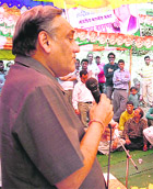 Tehri Garhwal MP Vijay Bahuguna addresses a gathering at Thatyur on Saturday.
